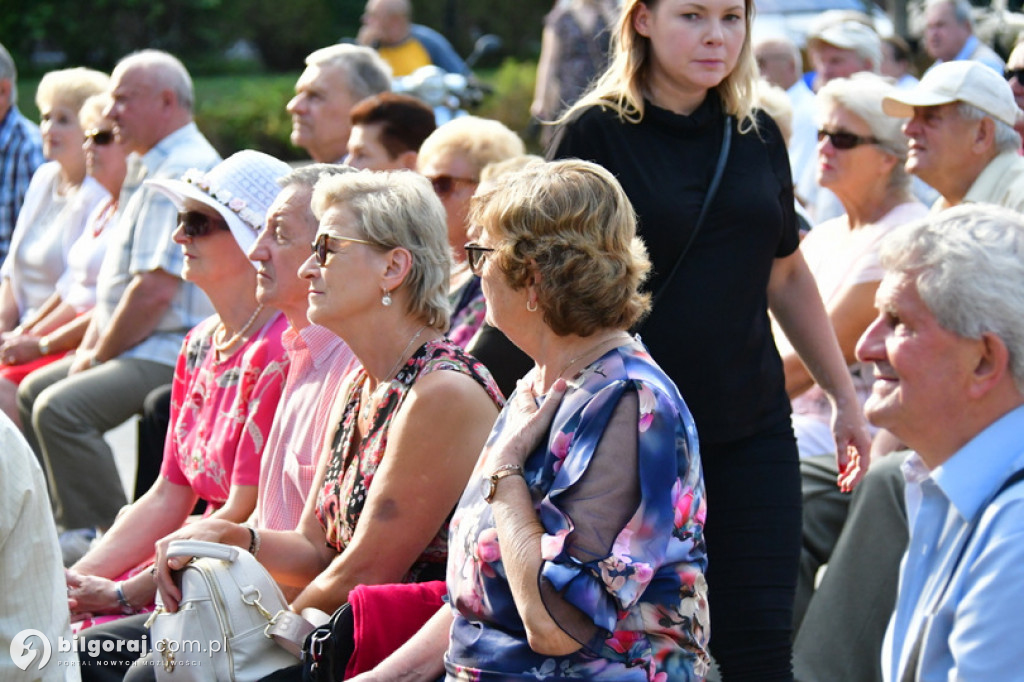 Śpiewanie pieśni żołnierskich wspólnie z seniorami