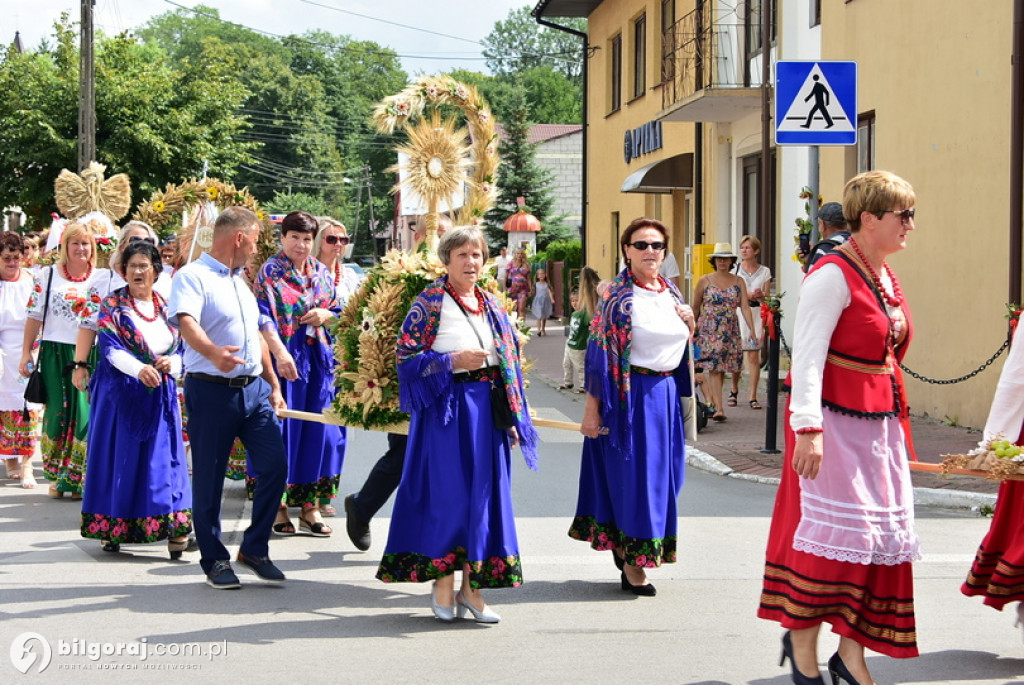 Józefowskie dożynki na miejskim rynku