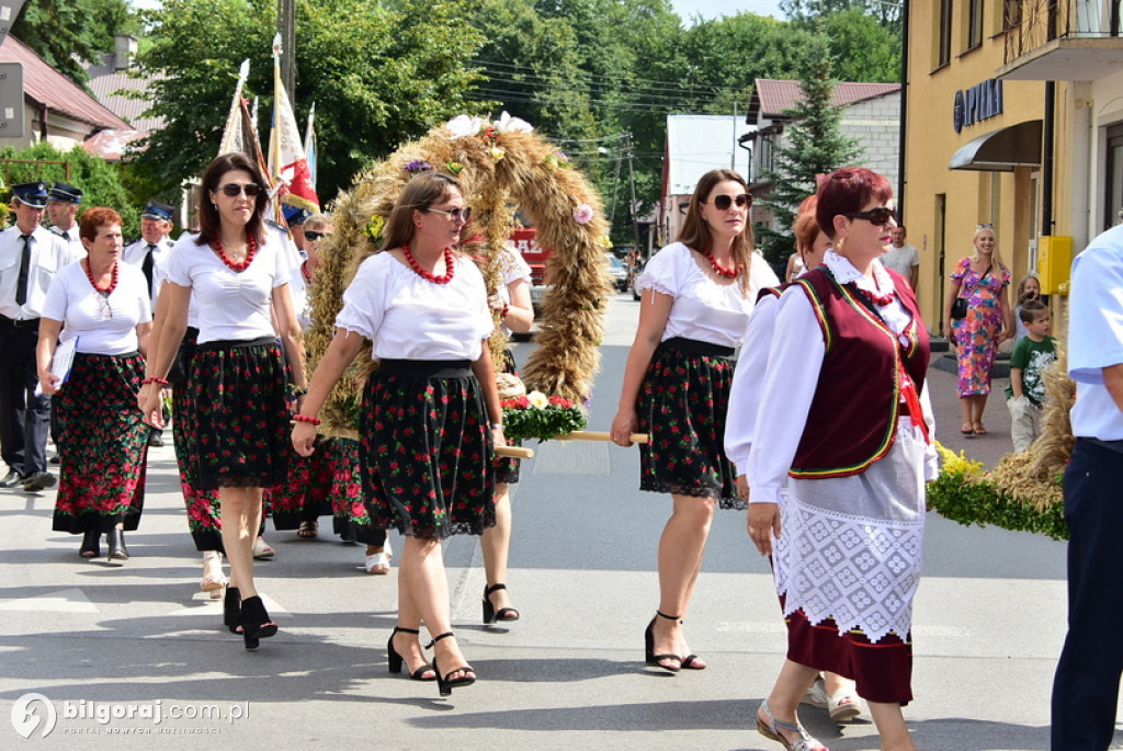 Józefowskie dożynki na miejskim rynku