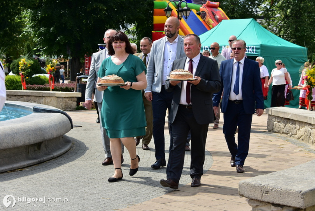 Józefowskie dożynki na miejskim rynku