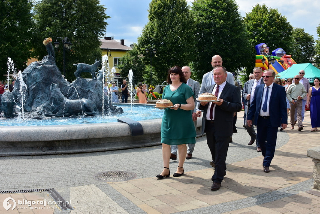 Józefowskie dożynki na miejskim rynku