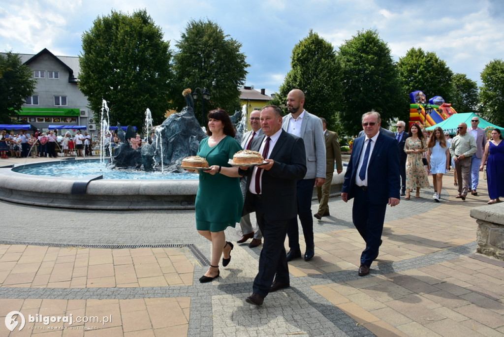 Józefowskie dożynki na miejskim rynku