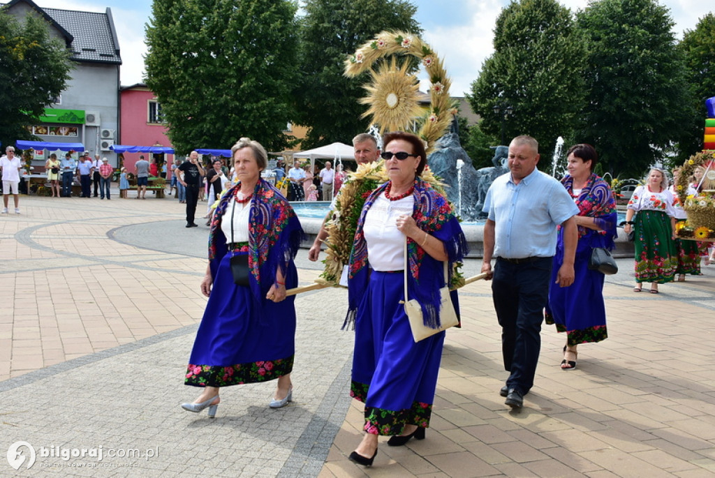 Józefowskie dożynki na miejskim rynku