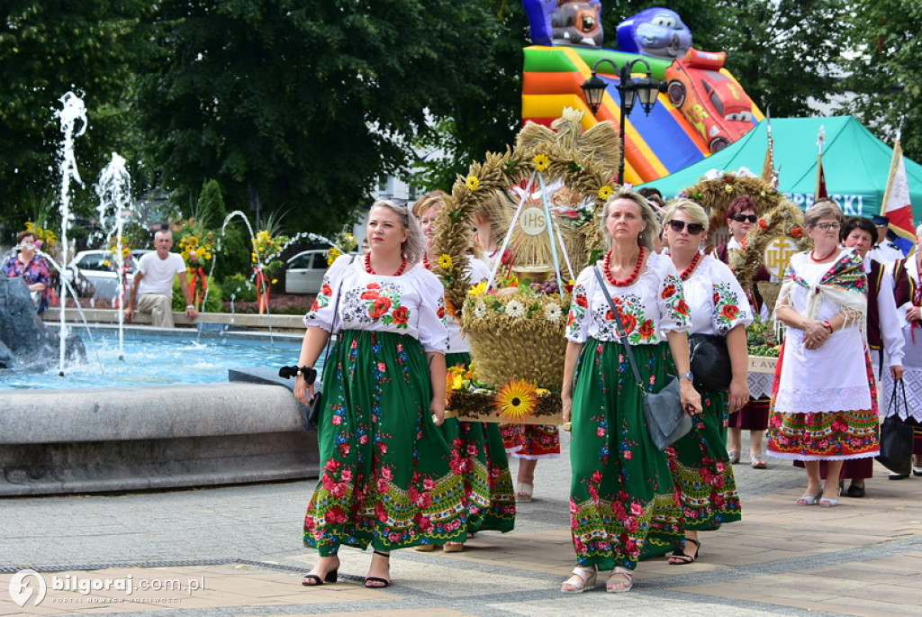 Józefowskie dożynki na miejskim rynku