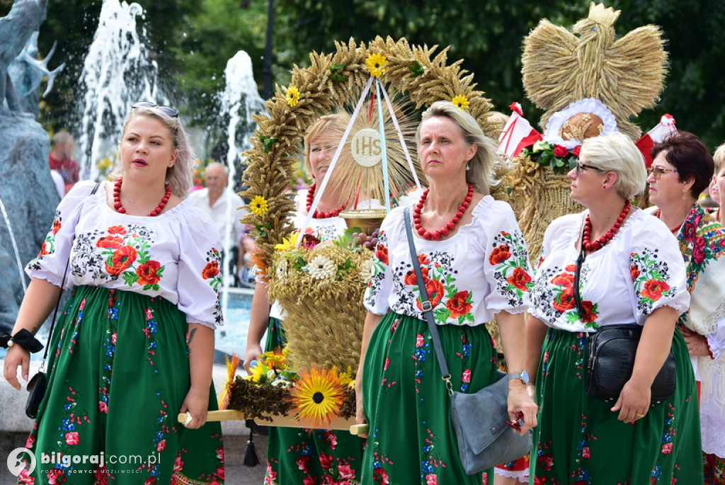 Józefowskie dożynki na miejskim rynku