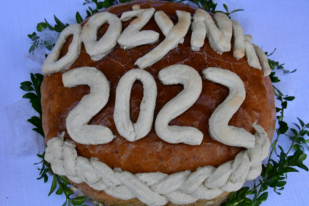 Dożynki Powiatowe 2022 - przekazanie chleba