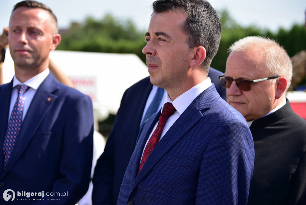 Dożynki Powiatowe 2022 - przekazanie chleba