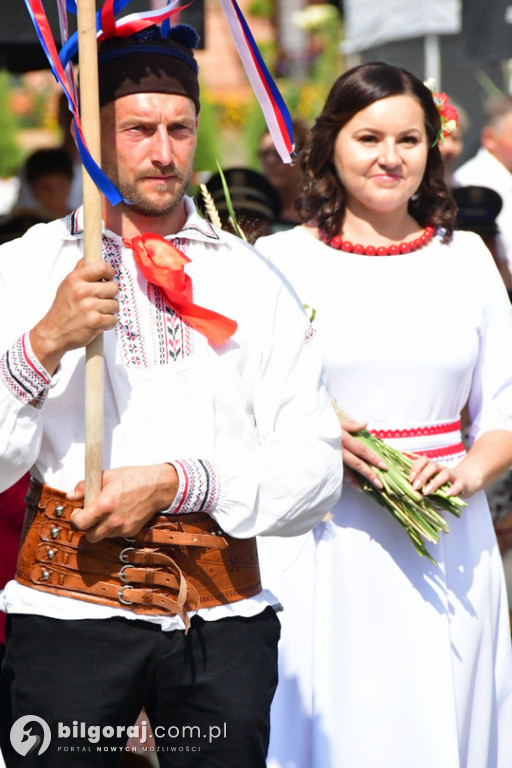 Dożynki Powiatowe 2022 - przekazanie chleba