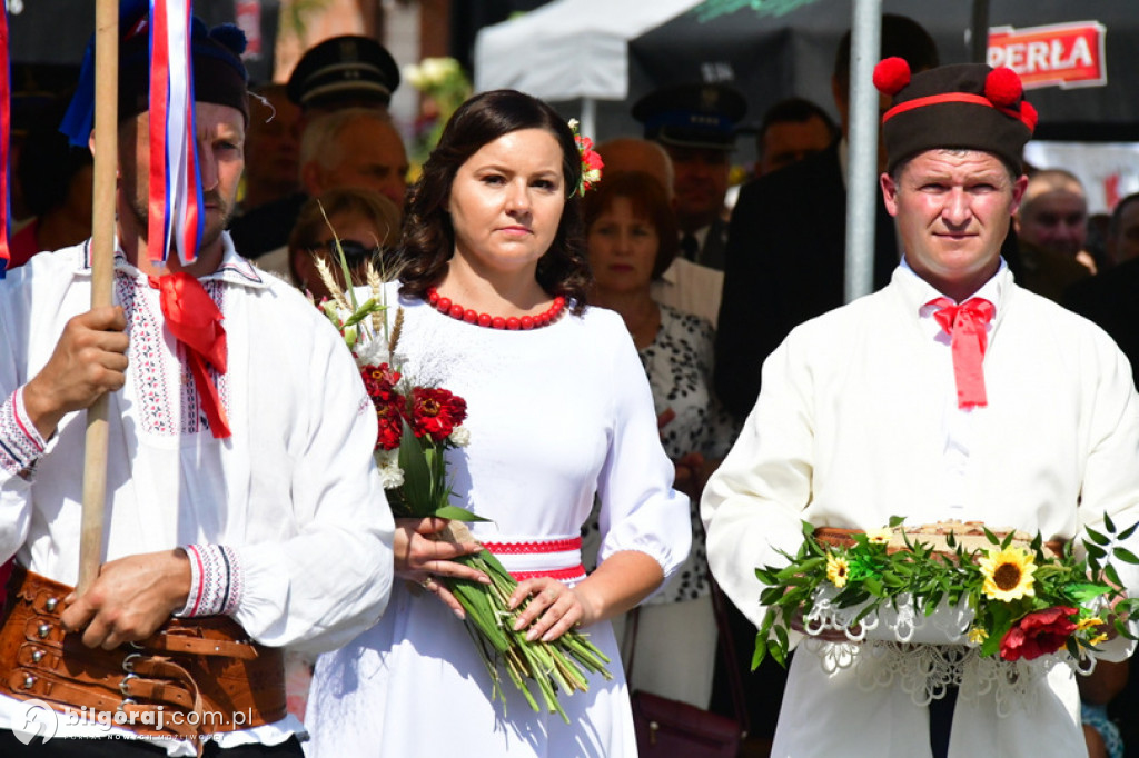 Dożynki Powiatowe 2022 - przekazanie chleba