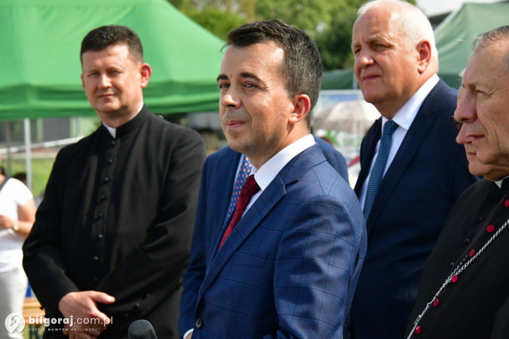 Dożynki Powiatowe 2022 - przekazanie chleba