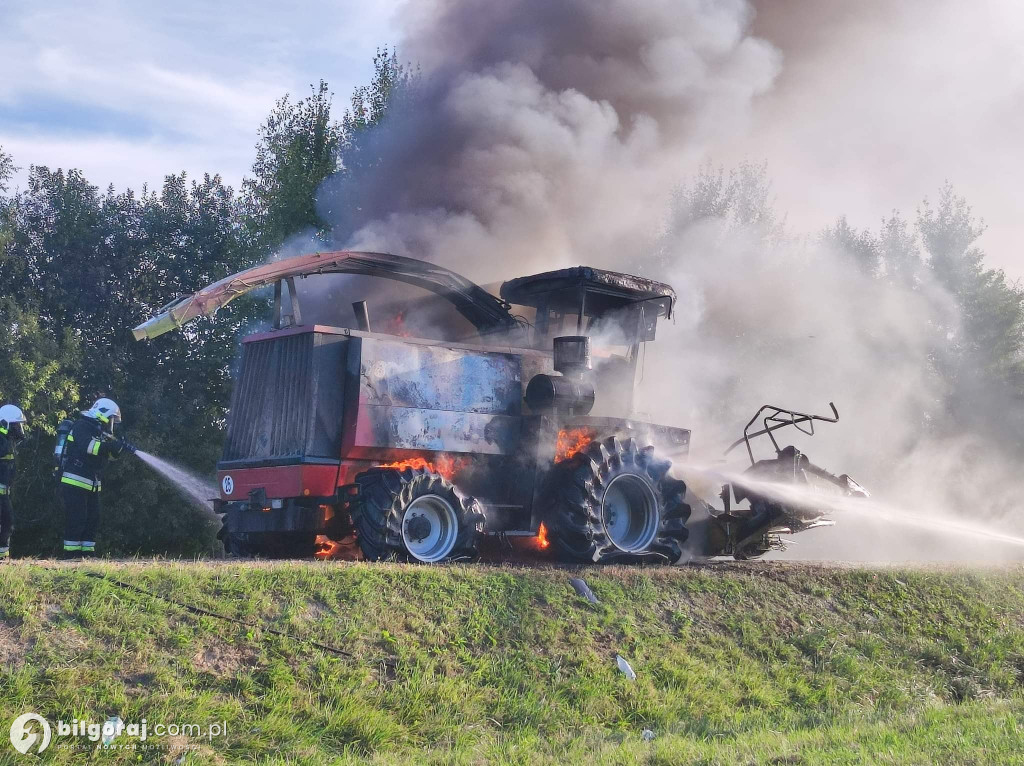 Frampol. Pożar kombajnu rolniczego