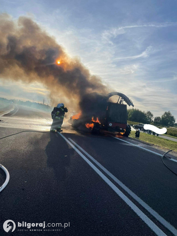Frampol. Pożar kombajnu rolniczego