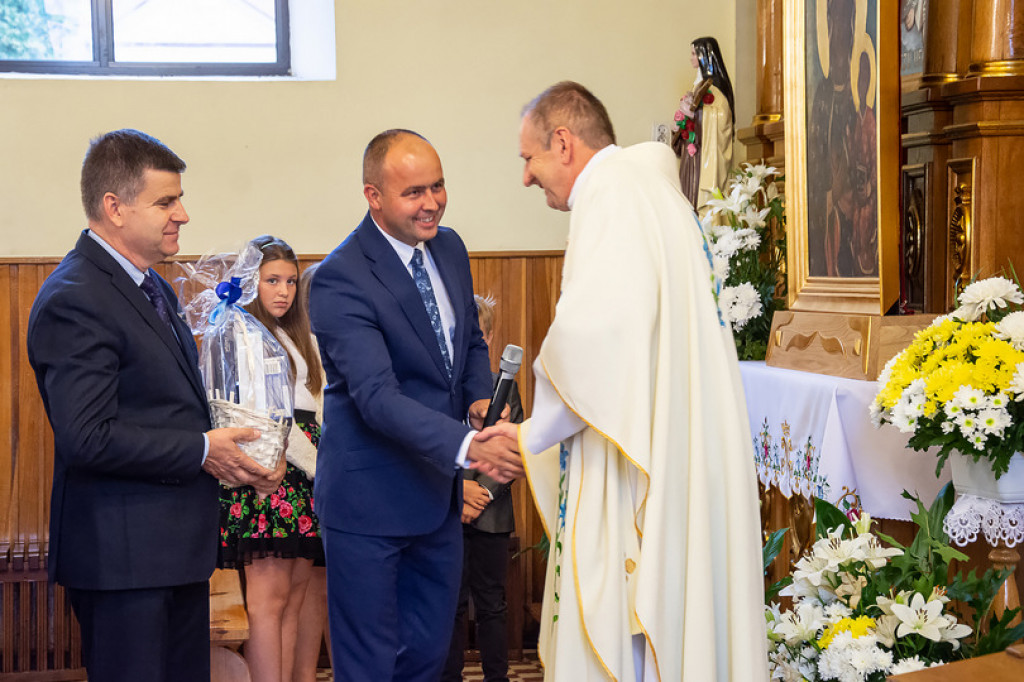 Wprowadzenie proboszcza do parafii w Tereszpolu
