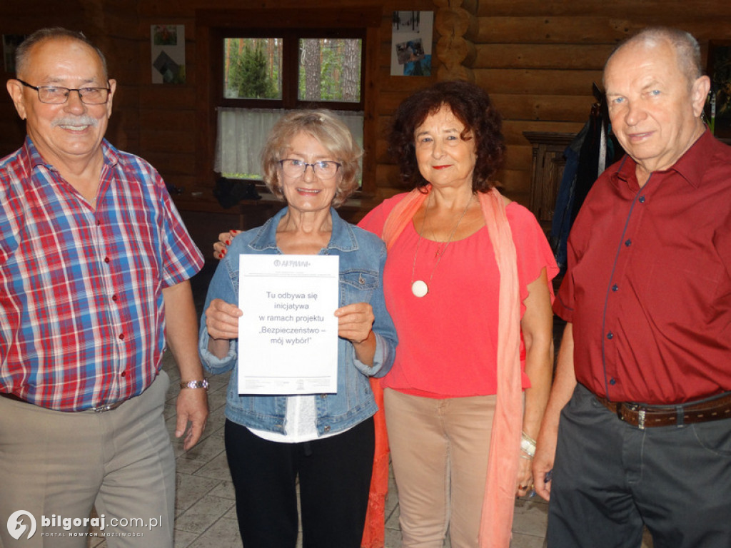 Senior bezpieczny w lesie