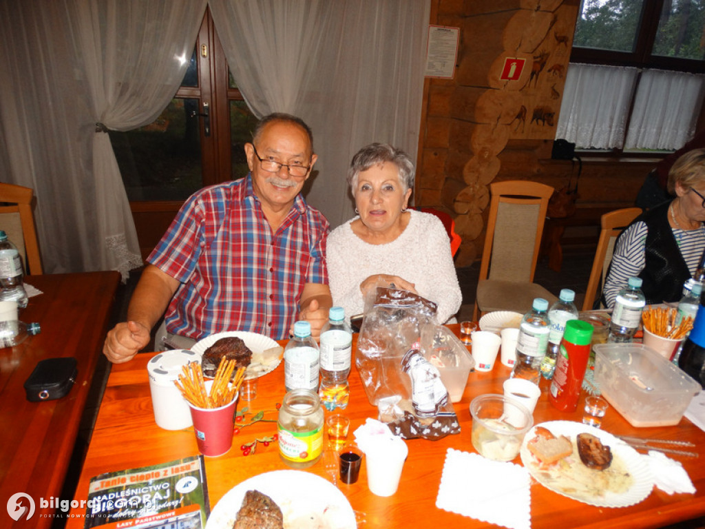 Senior bezpieczny w lesie