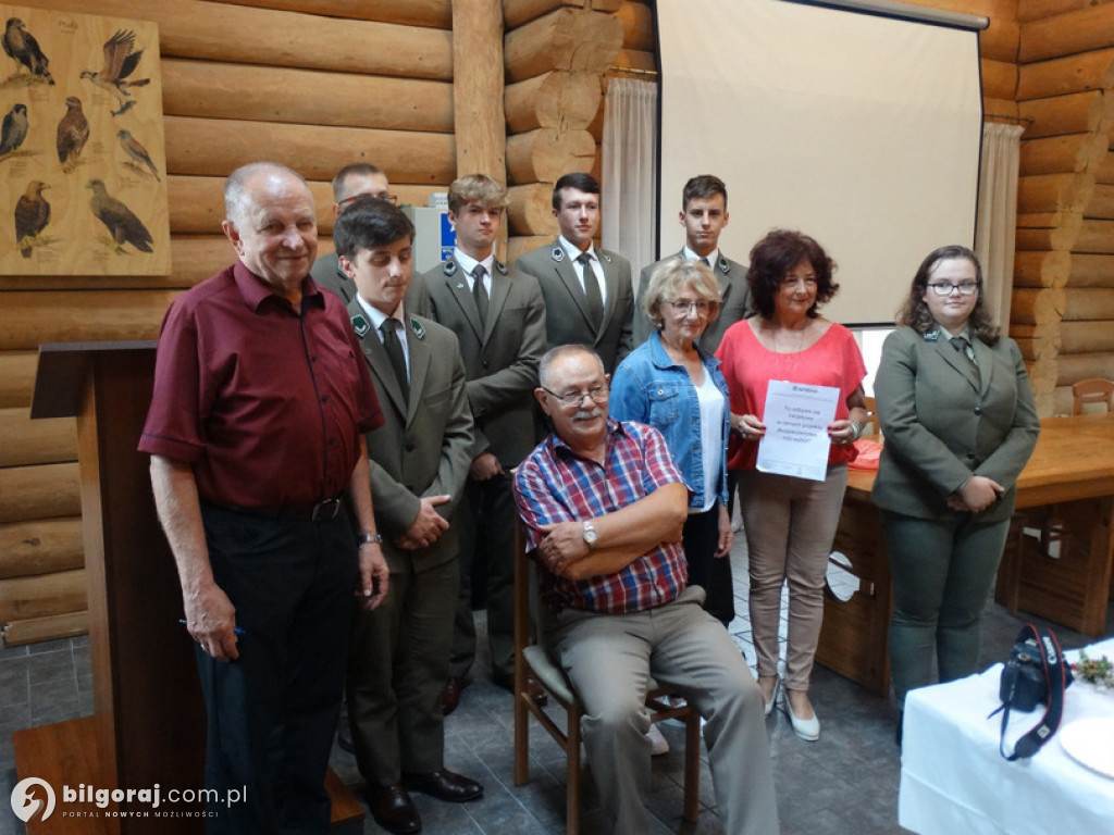Senior bezpieczny w lesie