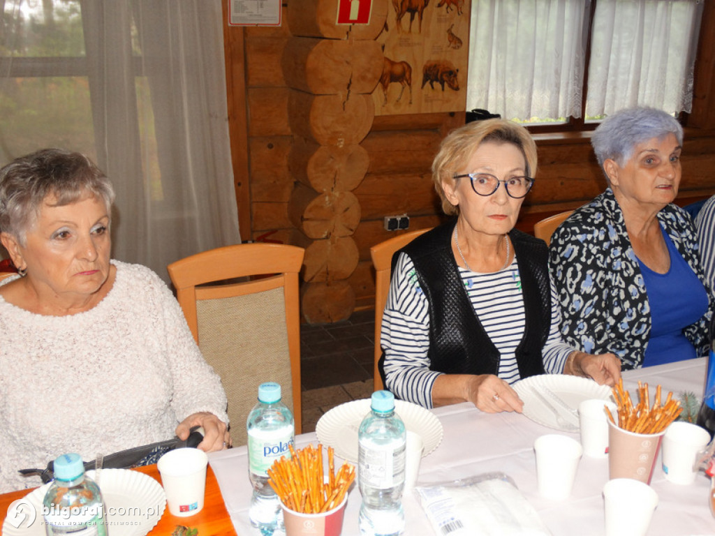Senior bezpieczny w lesie
