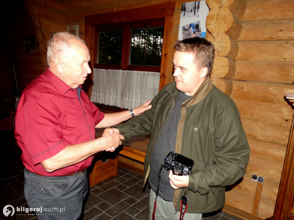 Senior bezpieczny w lesie