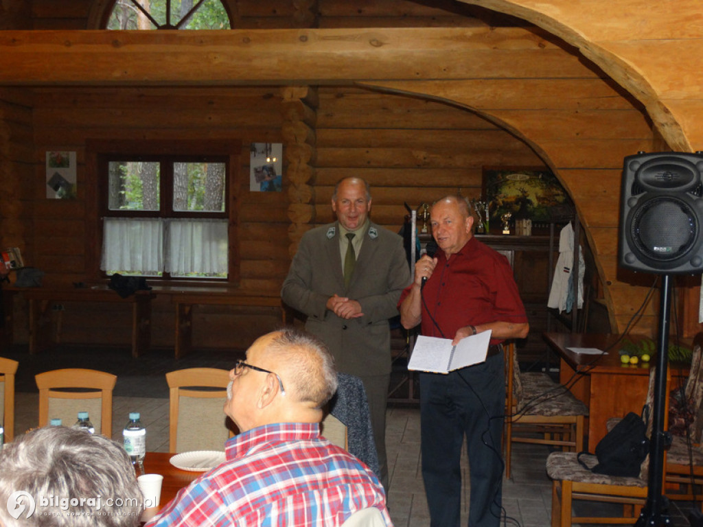 Senior bezpieczny w lesie