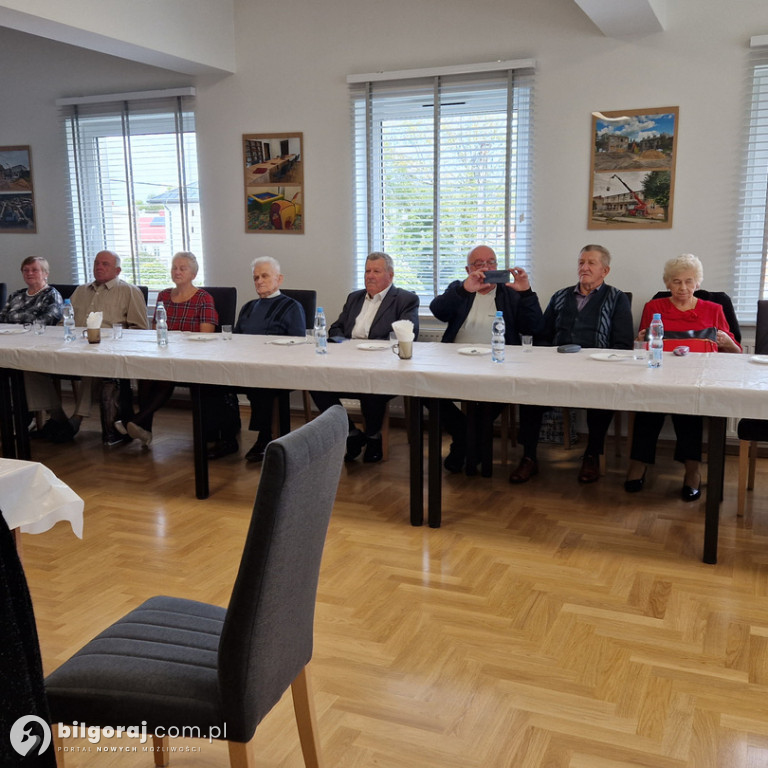 Frampol. Senior pod rękę z prawem