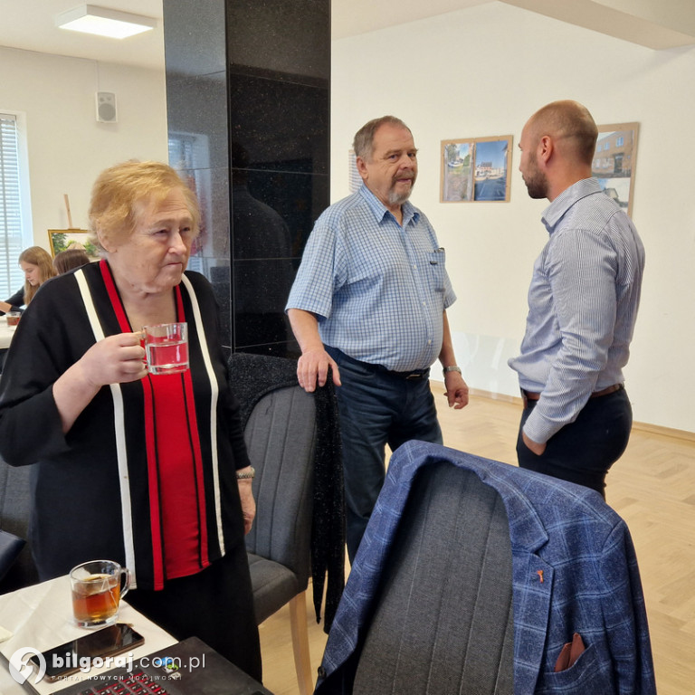 Frampol. Senior pod rękę z prawem