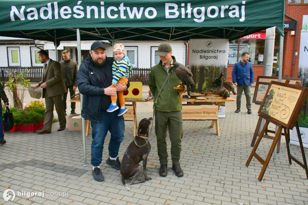W Biłgoraju leśnicy za darmo rozdawali sadzonki drzew