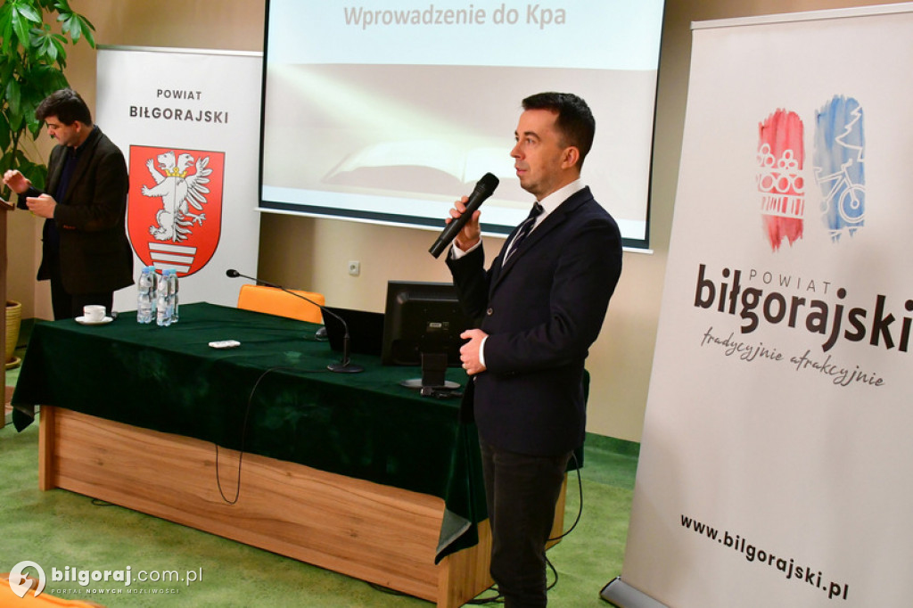 Urzędnicy się szkolą. Są utrudnienia w pracy urzędu