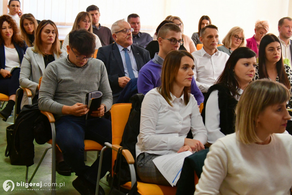Urzędnicy się szkolą. Są utrudnienia w pracy urzędu