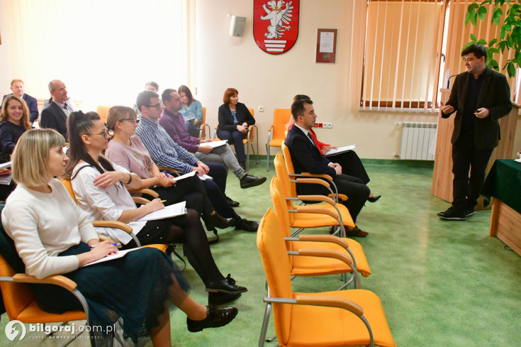 Urzędnicy się szkolą. Są utrudnienia w pracy urzędu