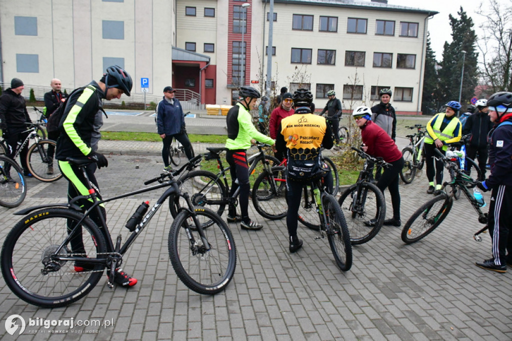 Rowerowy rajd w 104. rocznicę odzyskania niepodległości wyruszył z Biłgoraja