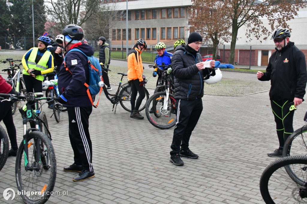 Rowerowy rajd w 104. rocznicę odzyskania niepodległości wyruszył z Biłgoraja