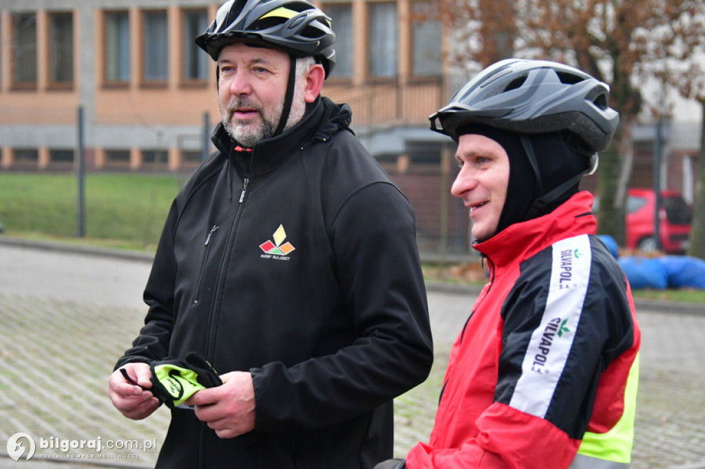 Rowerowy rajd w 104. rocznicę odzyskania niepodległości wyruszył z Biłgoraja