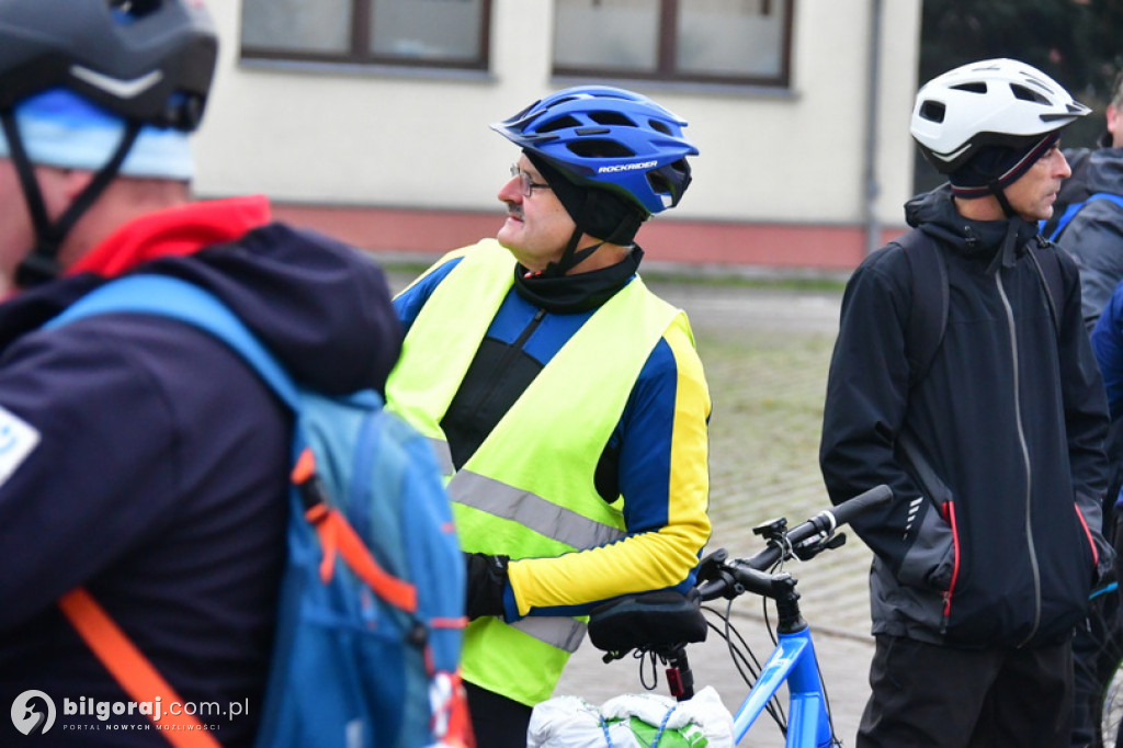 Rowerowy rajd w 104. rocznicę odzyskania niepodległości wyruszył z Biłgoraja