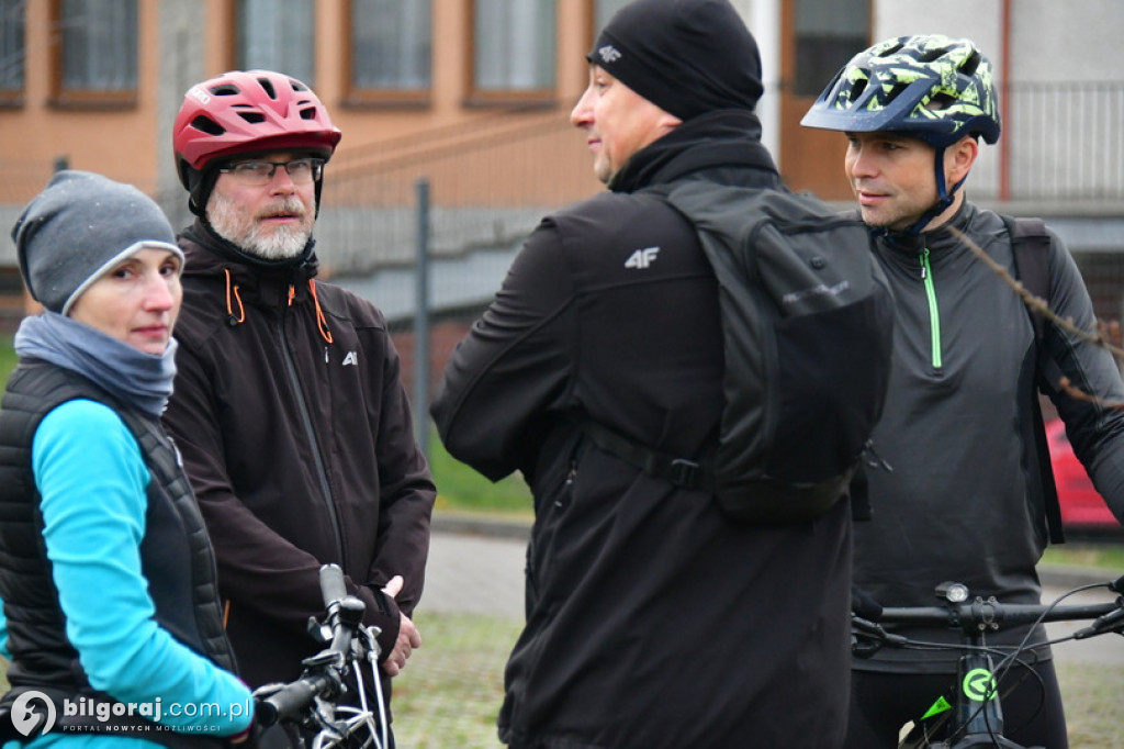 Rowerowy rajd w 104. rocznicę odzyskania niepodległości wyruszył z Biłgoraja