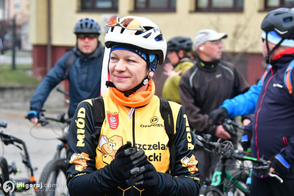 Rowerowy rajd w 104. rocznicę odzyskania niepodległości wyruszył z Biłgoraja