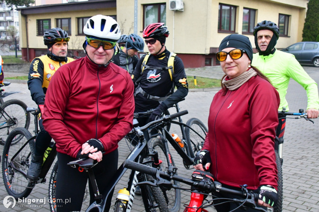 Rowerowy rajd w 104. rocznicę odzyskania niepodległości wyruszył z Biłgoraja