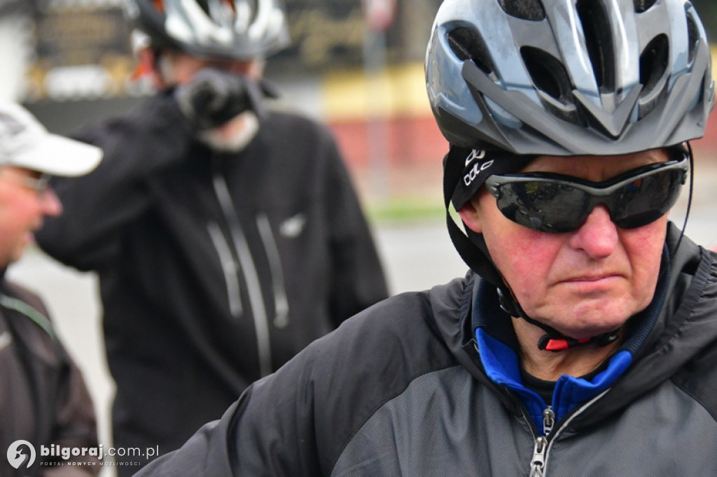 Rowerowy rajd w 104. rocznicę odzyskania niepodległości wyruszył z Biłgoraja