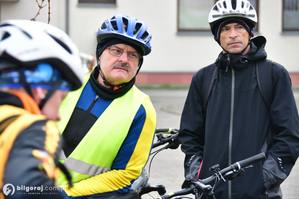 Rowerowy rajd w 104. rocznicę odzyskania niepodległości wyruszył z Biłgoraja