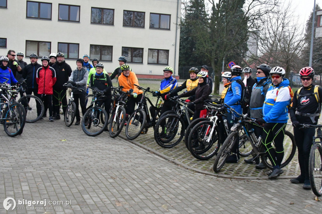 Rowerowy rajd w 104. rocznicę odzyskania niepodległości wyruszył z Biłgoraja