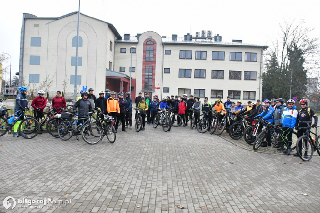 Rowerowy rajd w 104. rocznicę odzyskania niepodległości wyruszył z Biłgoraja
