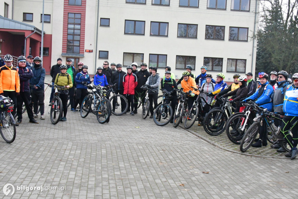 Rowerowy rajd w 104. rocznicę odzyskania niepodległości wyruszył z Biłgoraja