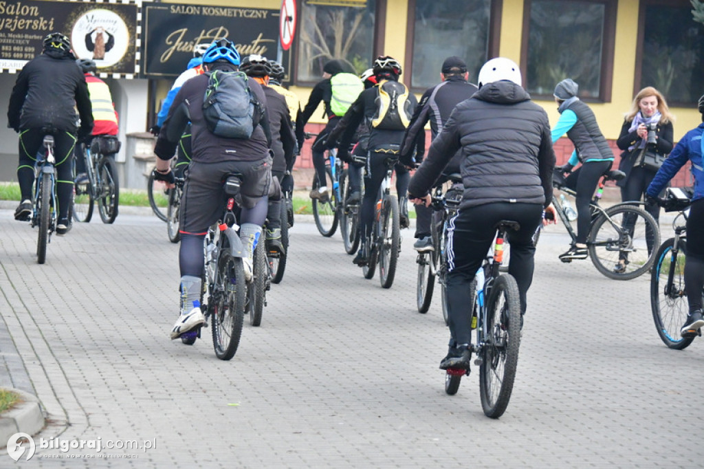 Rowerowy rajd w 104. rocznicę odzyskania niepodległości wyruszył z Biłgoraja
