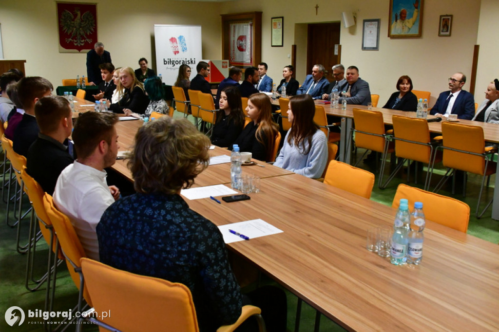 Zaprzysiężenie Młodzieżowej Rady Powiatu