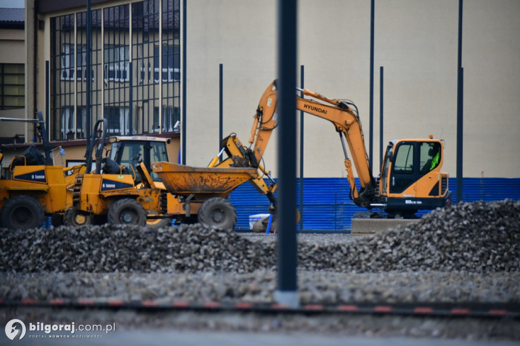 Trwa przebudowa kompleksu boisk przy ZSBiO - styczeń 2023