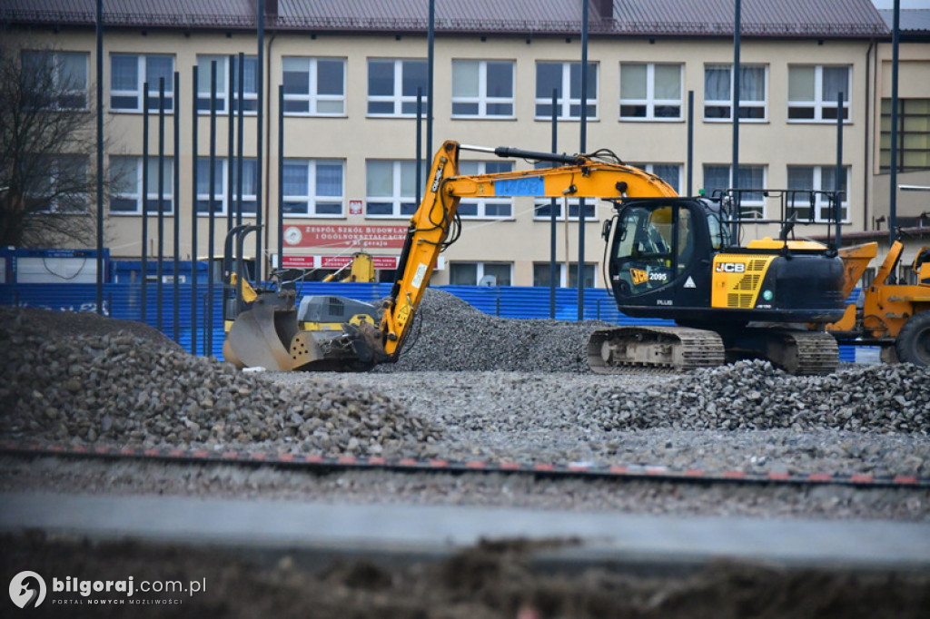 Trwa przebudowa kompleksu boisk przy ZSBiO - styczeń 2023