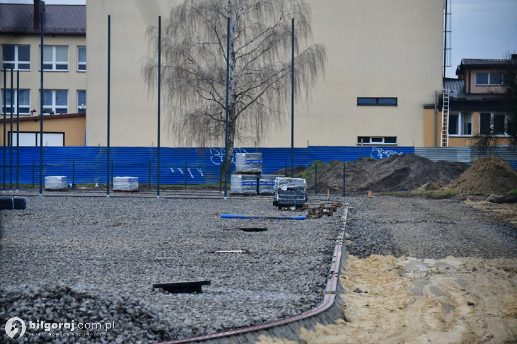 Trwa przebudowa kompleksu boisk przy ZSBiO - styczeń 2023