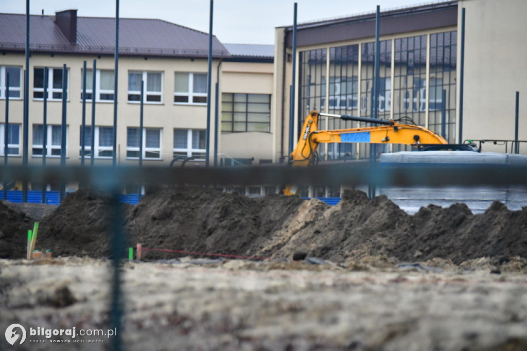 Trwa przebudowa kompleksu boisk przy ZSBiO - styczeń 2023