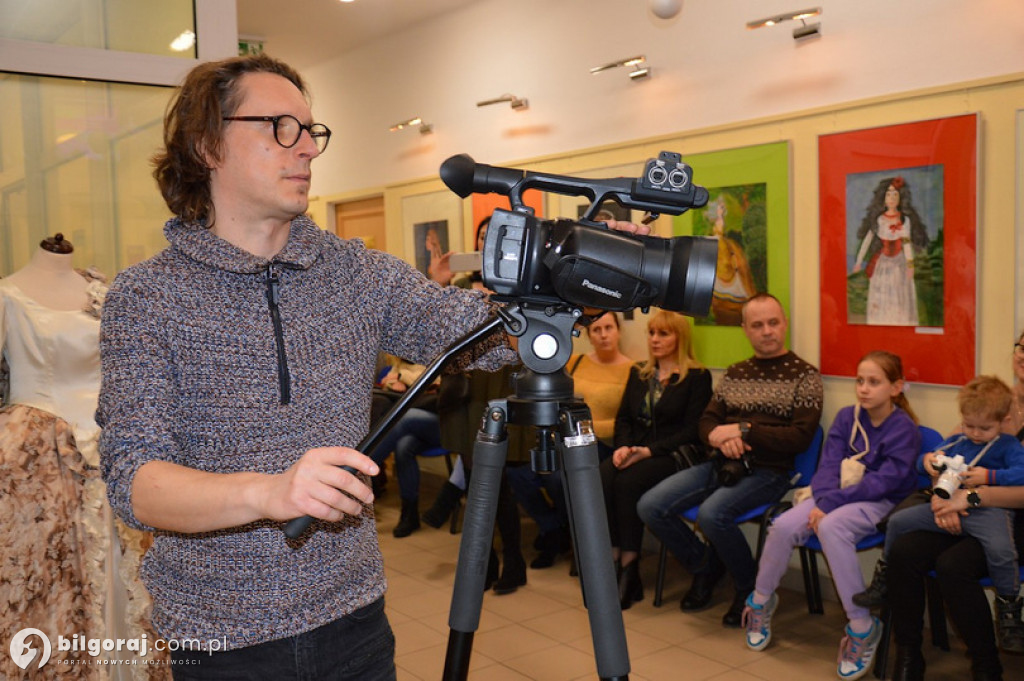 Sztuka - Moda - Piekno - wystaw prac plastycznych w MDK