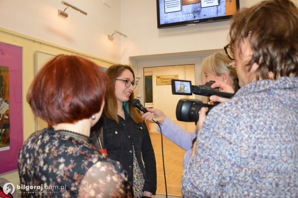 Sztuka - Moda - Piekno - wystaw prac plastycznych w MDK