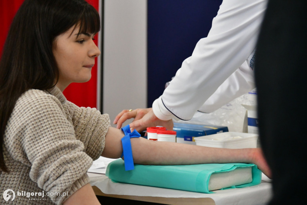 Trwa akcja poboru krwi w Budowlance. Zgłosiło się około 80 uczniów